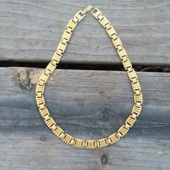 Jewelry - Gold Tone Necklace Link